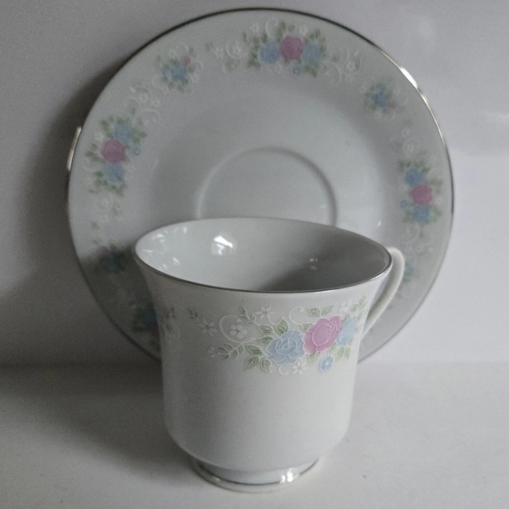 China Tea Cup and Saucer Vintage Prestige